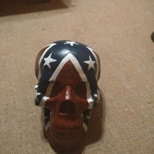 Rebel skull decor